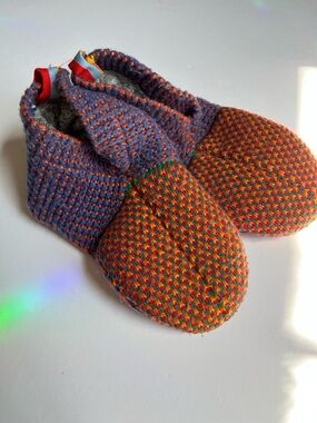 Bombas Gripper Slippers House Shoes Socks Size Y (11-13) GUC